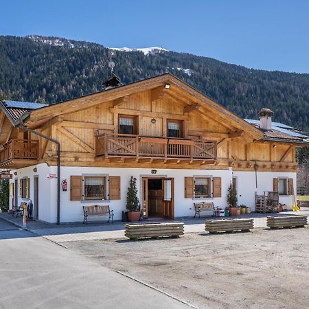 Chalet Camping Fae 1 Madonna di Campiglio Bagian luar foto