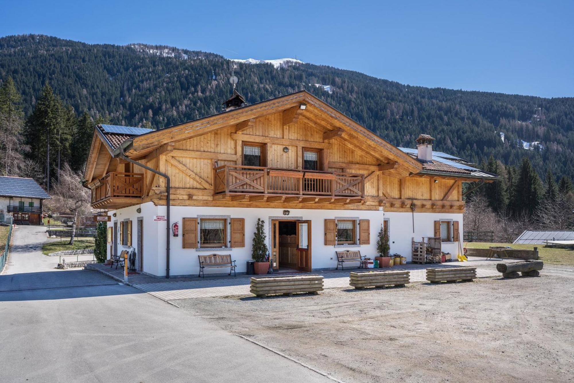 Chalet Camping Fae 1 Madonna di Campiglio Bagian luar foto